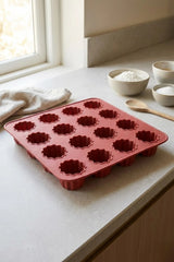 16 Gözlü Silikon Çiçek Kek Kalıbı – Derin Mini Çiçek Form, Yapışmaz Fırın Kalıbı (24,5 x 24,5 cm)