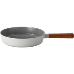 Fika Döküm Tava 24 Cm Gri, alüminyum malzeme, ahşap saplı, mutfak kullanımı için ideal