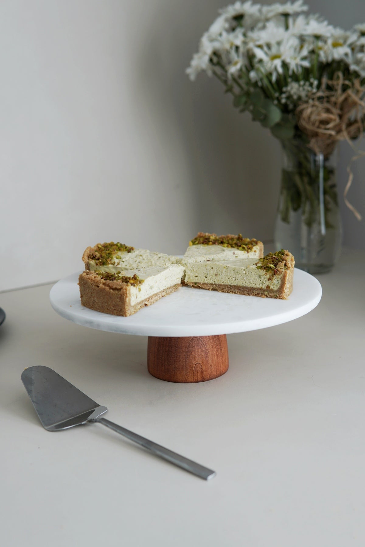 Evle Kek Standı Ahşap Ayaklı, Beyaz Mermer, 25 cm