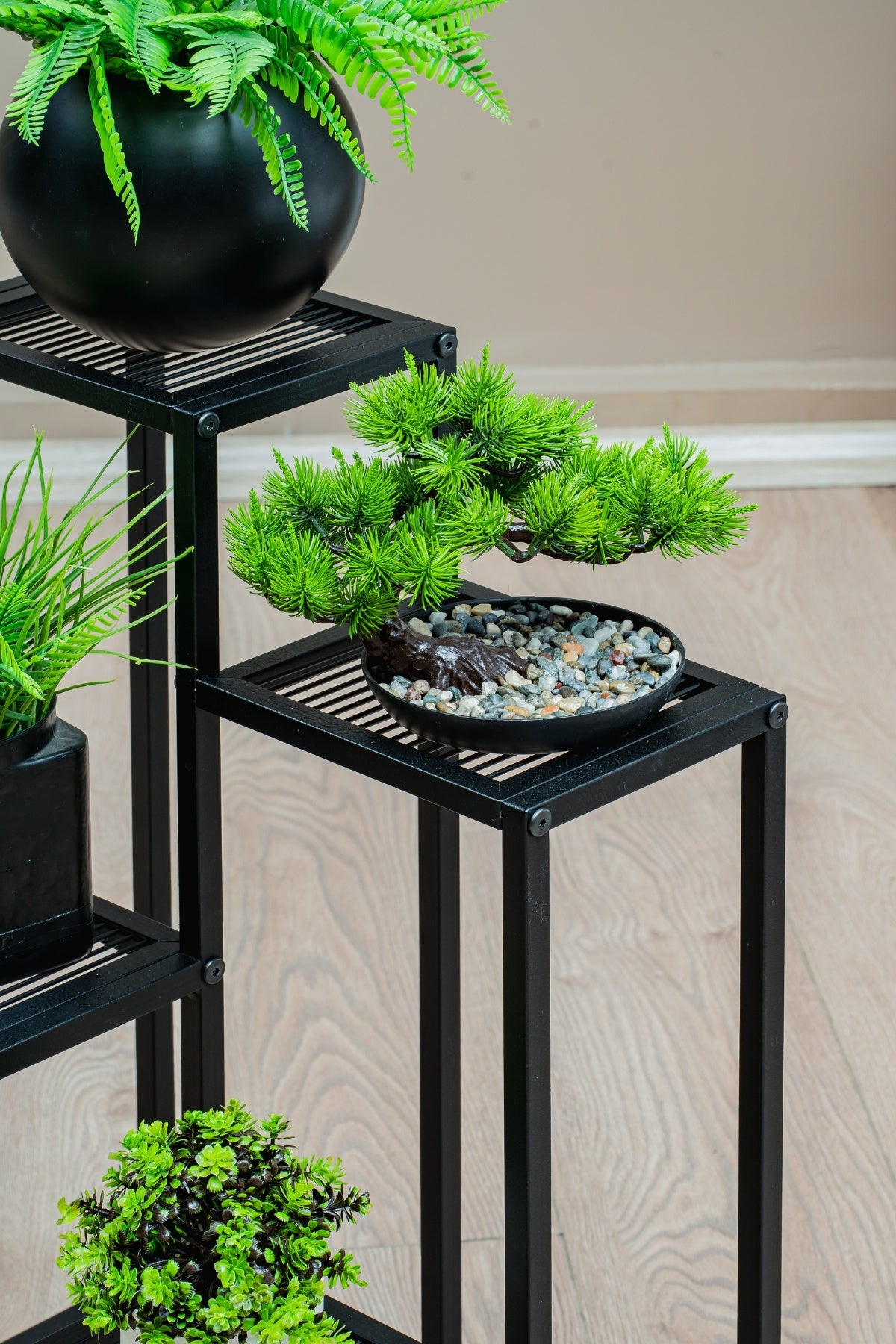 Evle 4 Katlı Kademeli Metal Çiçeklik, Modern Saksılık, Balkon ve Salon için Dekoratif Saksı Standı
