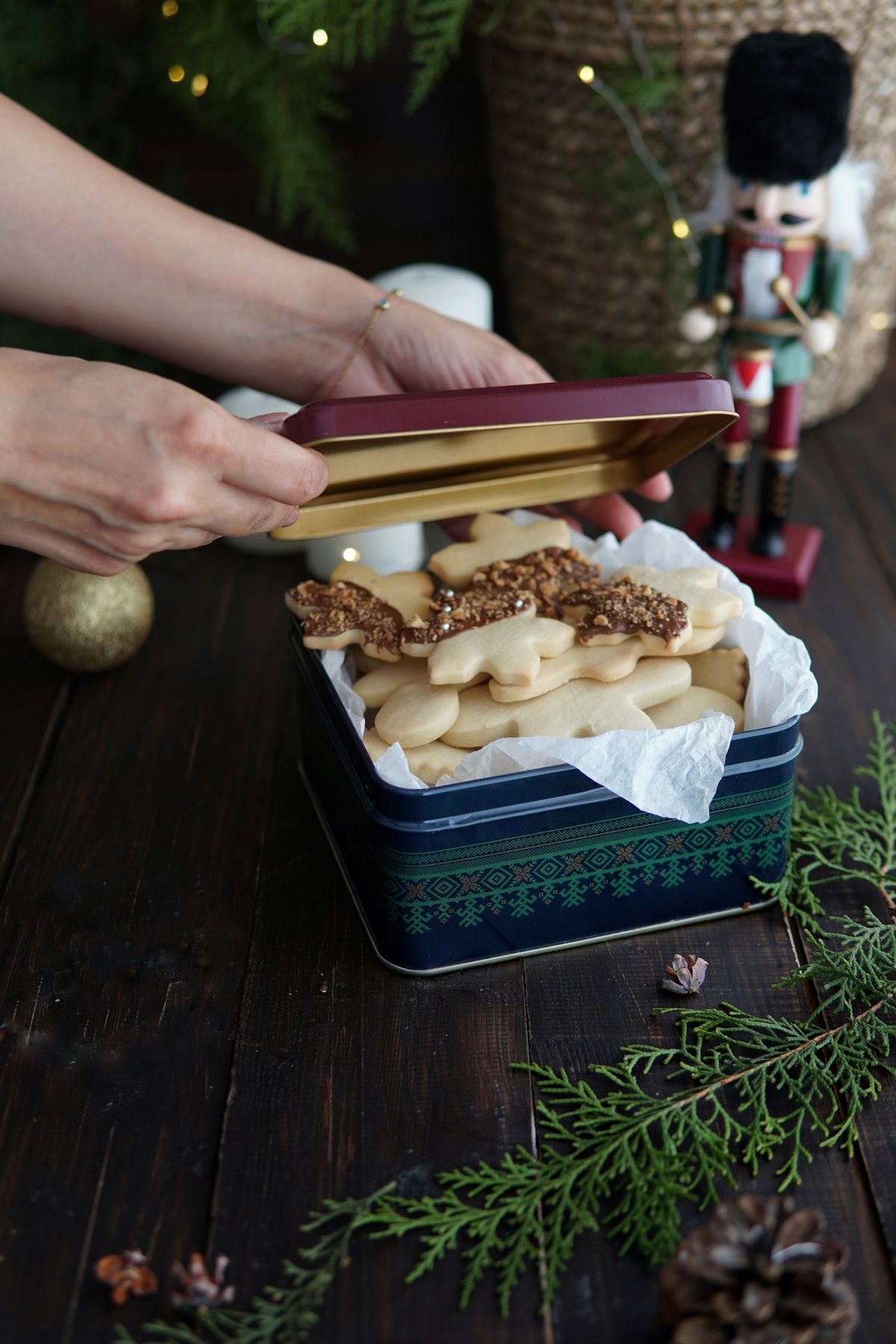 3 Lü Yılbaşı Set, 15.8 X 15.8 X 8 Cm, Ø14 X 7 Cm, Ø31.5 Cm Tepsi Erb571r