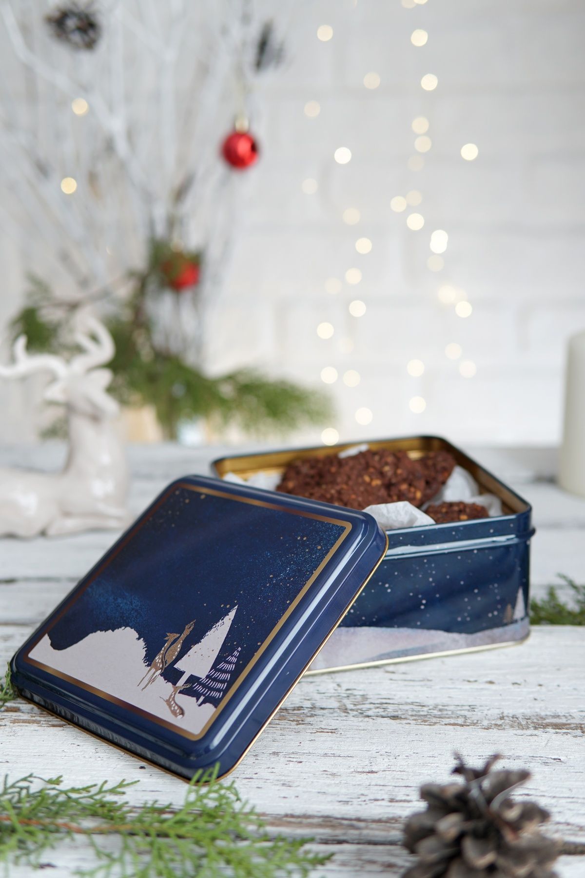 3 Lü Yılbaşı Set, 15.8 X 15.8 X 8 Cm, Ø14 X 7 Cm, Ø31.5 Cm Tepsi, Night Deer Erb576t