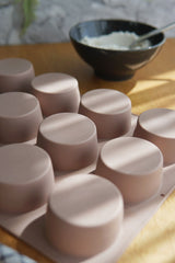 12'Li Silikon Muffin Kek Kalıbı, Platinum Silikon, Açık Kahverengi