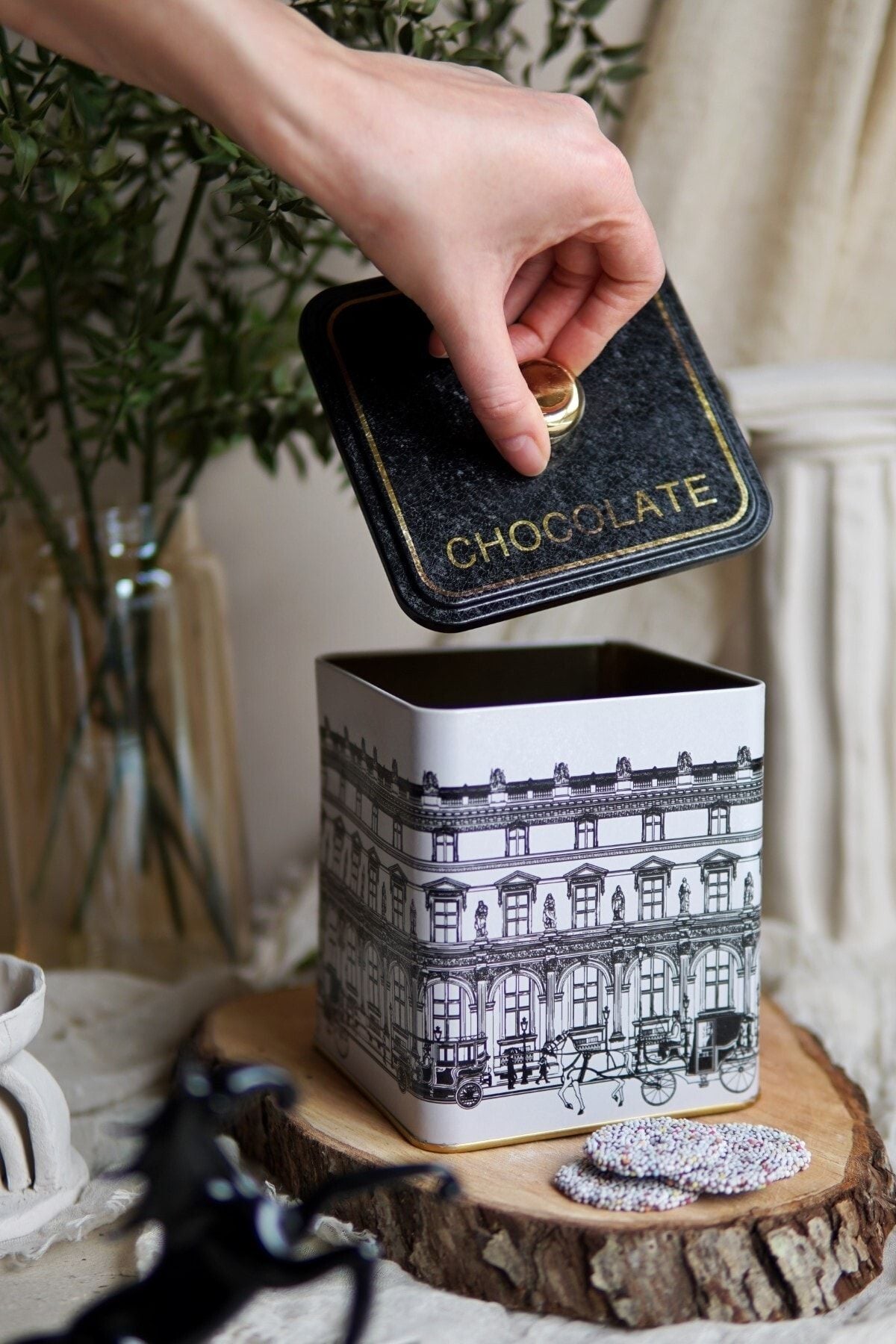 Er023-1j City Chocolate Desenli Kare Metal Saklama Kabı 12x12 Cm