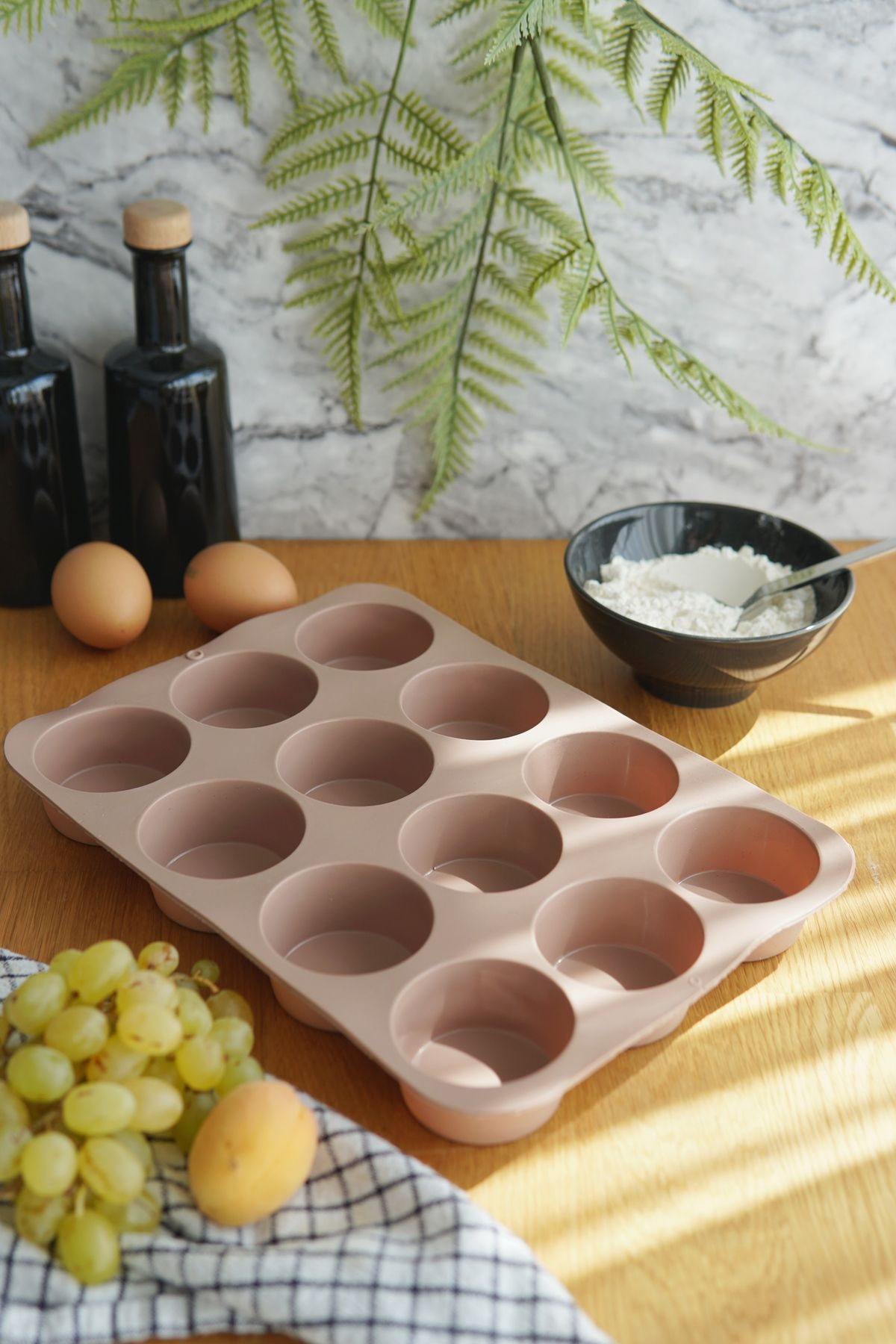 12'Li Silikon Muffin Kek Kalıbı, Platinum Silikon, Açık Kahverengi