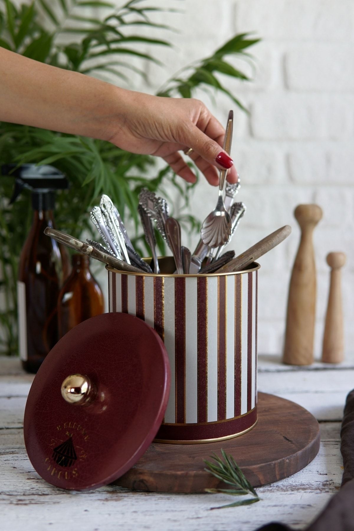 Circus Desenli Yuvarlak Metal Saklama Kabı, Erzak Saklama Kabı 14 Cm X 15 Cm Er143-1f