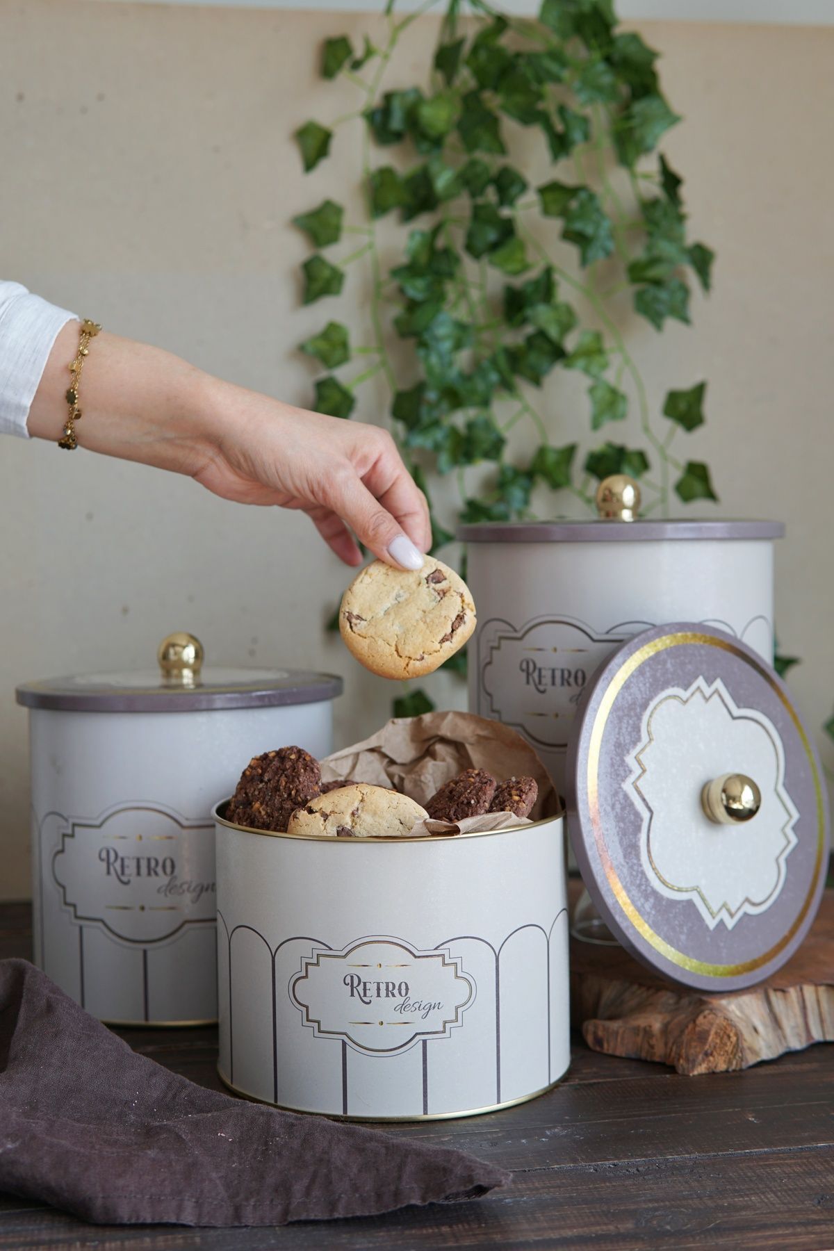 Retro Desenli Metal Saklama Kabı Seti - 3'lü Set (2,9 Lt - 3,5 Lt - 4,1 Lt) ERB31U6