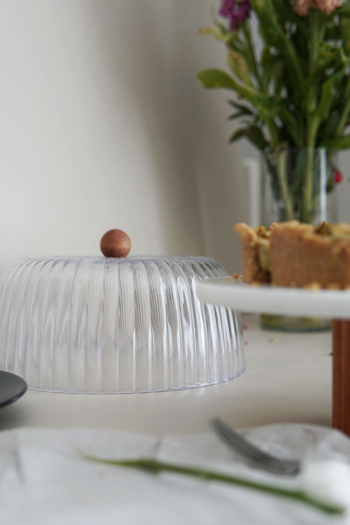 Fanuslu Kek Standı Ruffles Ayak, Beyaz Mermer, 25 cm