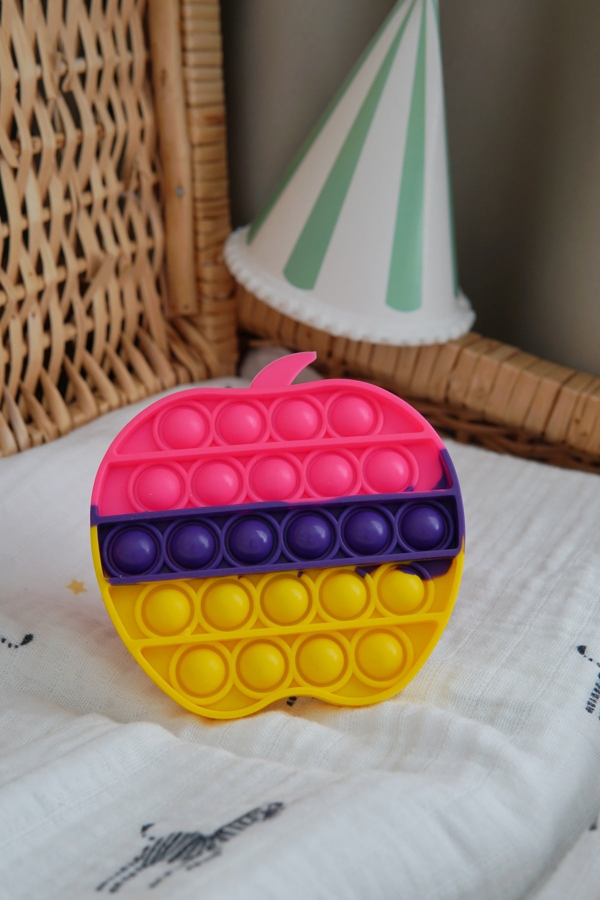 Elma Model Gökkuşağı Renkli Pop It Push Bubble Popit Oyuncak, Eğitici Oyuncak