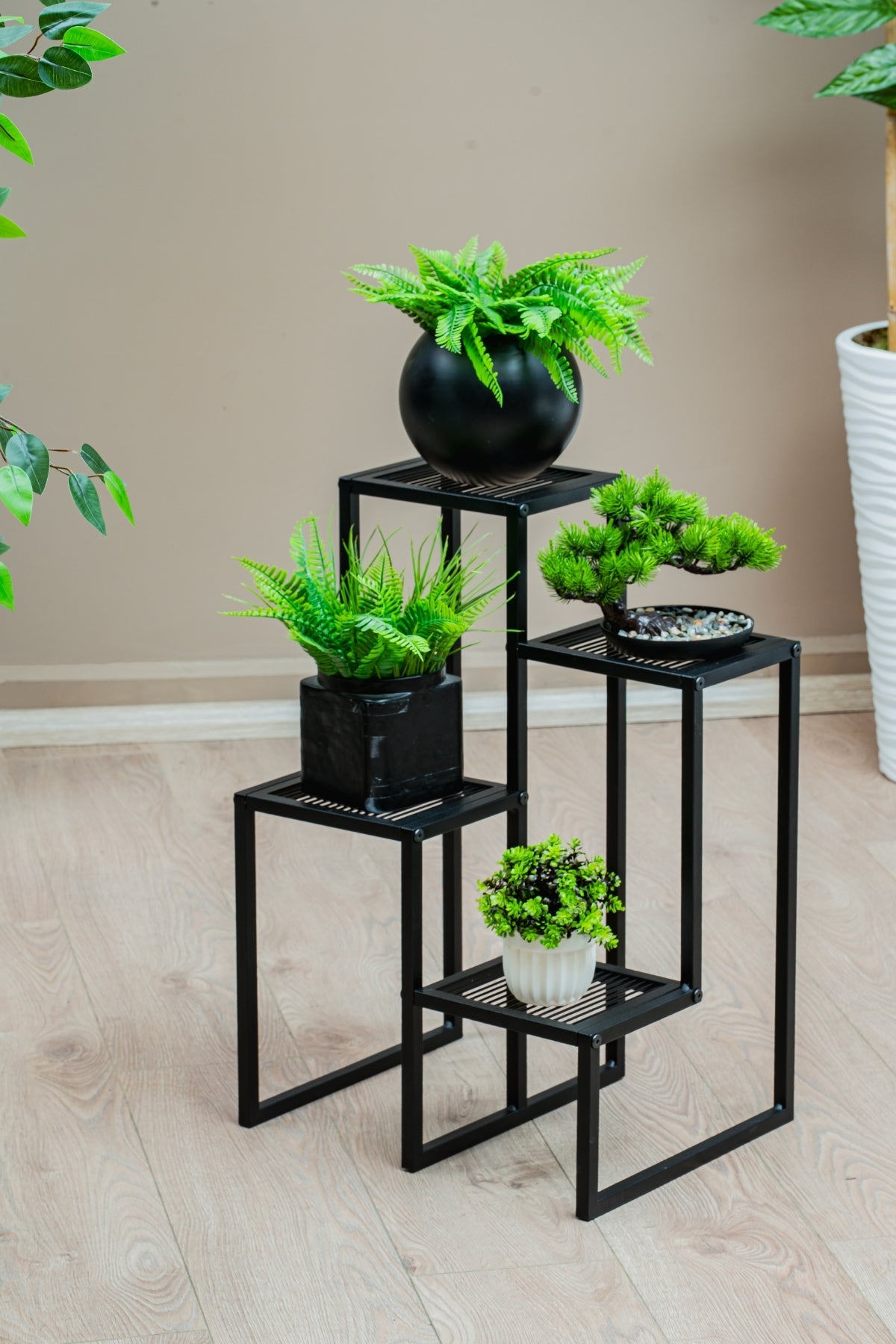 Evle 4 Katlı Kademeli Metal Çiçeklik, Modern Saksılık, Balkon ve Salon için Dekoratif Saksı Standı