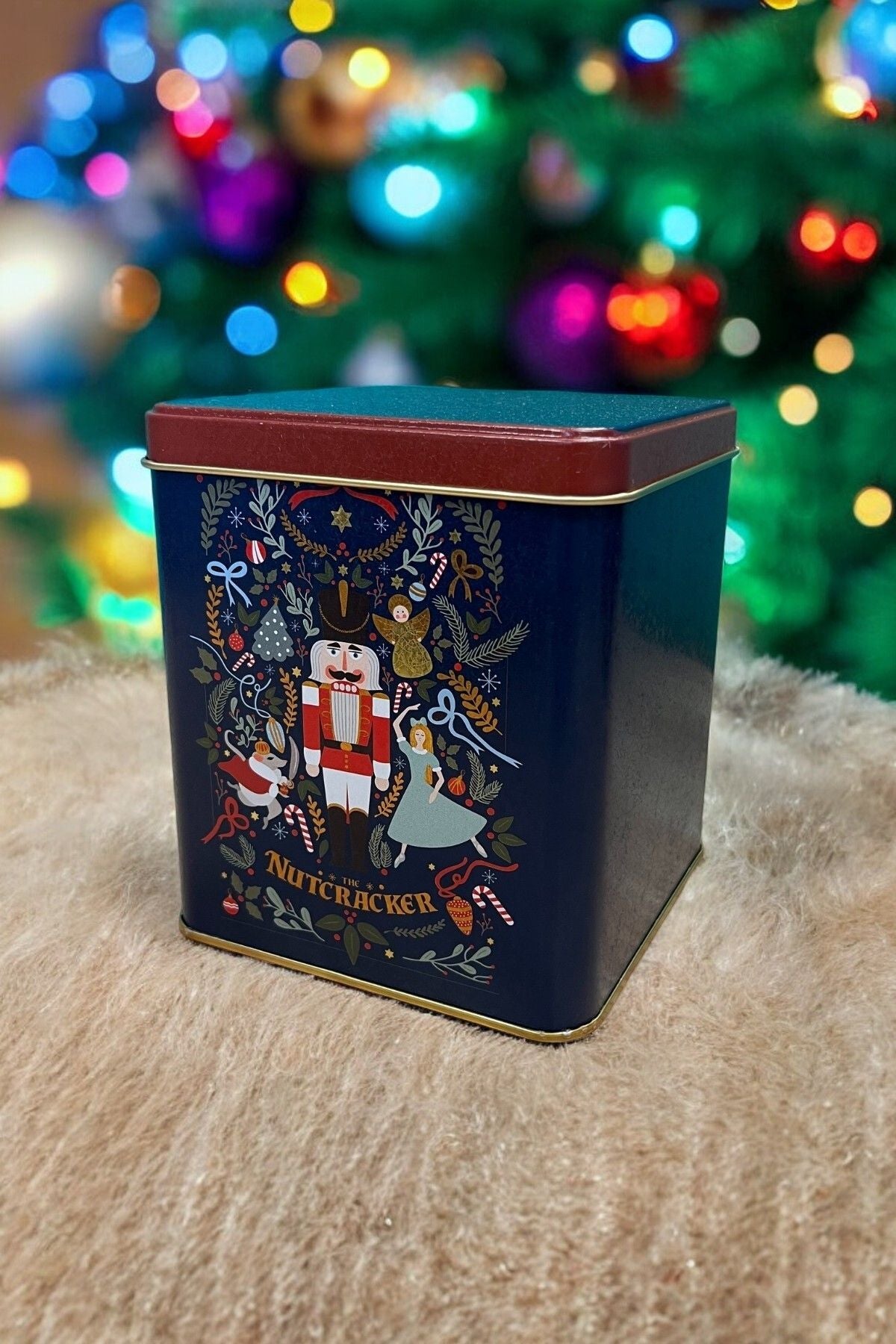 Er024-v1 Tales Nutcracker Desenli Kare Metal Saklama Kabı 12x12 Cm