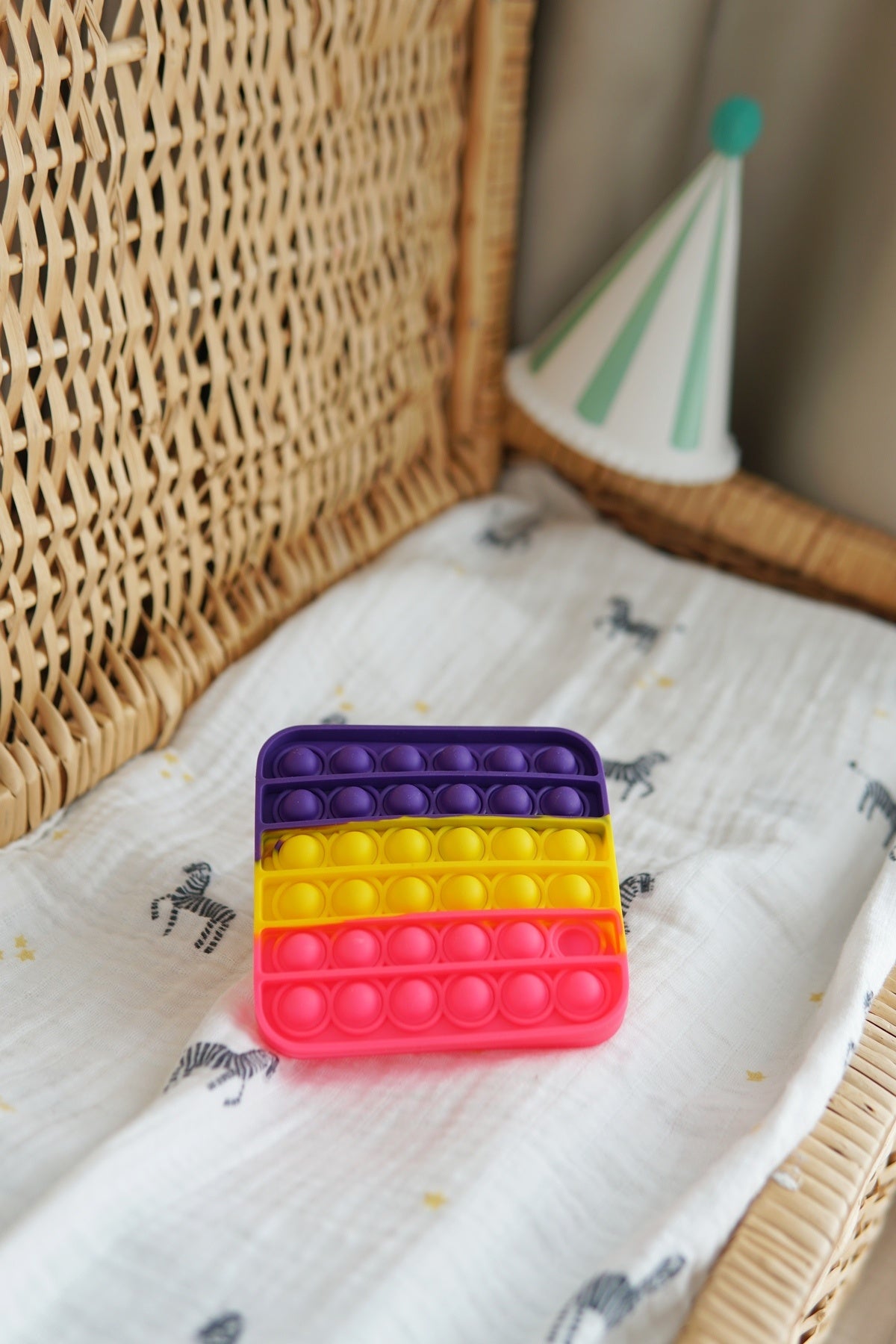 Kare Gökkuşağı Renkli Pop It Push Bubble Popit Oyuncak, Eğitici Oyuncak, 12 x 12 cm