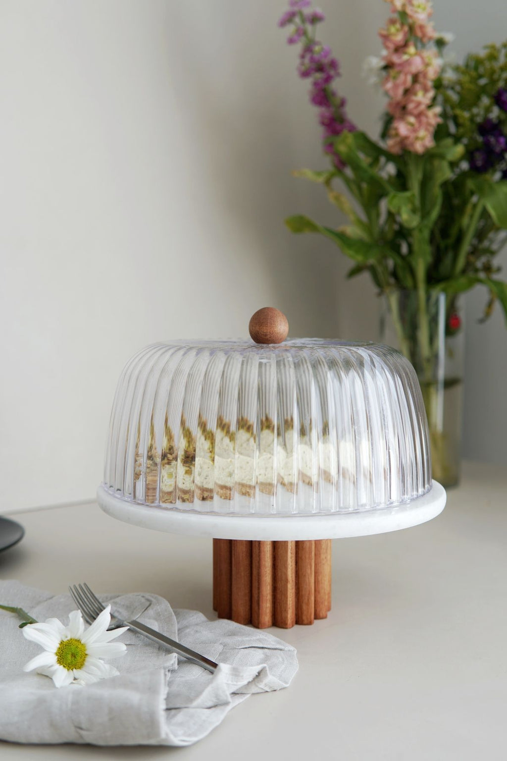 Fanuslu Kek Standı Ruffles Ayak, Beyaz Mermer, 25 cm