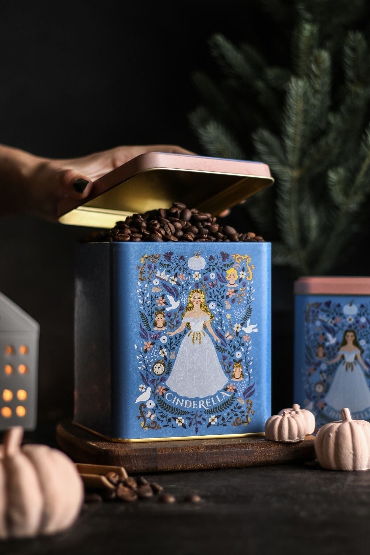 Er024-u9 Tales Cinderella Desenli Kare Metal Saklama Kabı 12x12 Cm