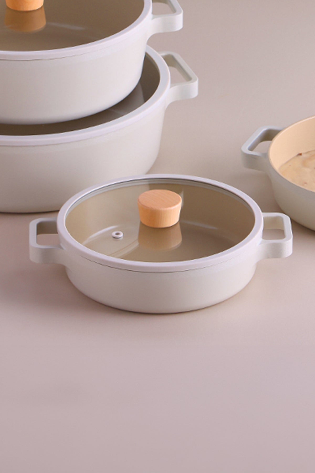 Neoflam Fika Cam Kapaklı Alüminyum Sahan 18 CM - Bej