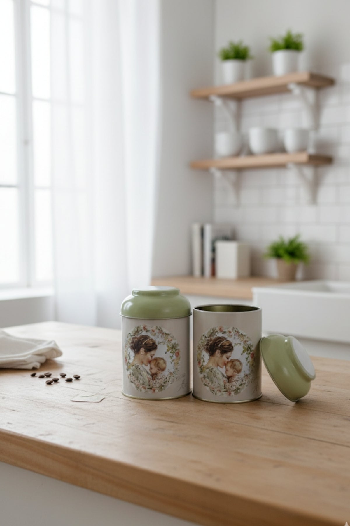 Yuvarlak Metal Saklama Kabı, Ø 9 x 11 cm, Kubbe Kapak, 0,6 lt