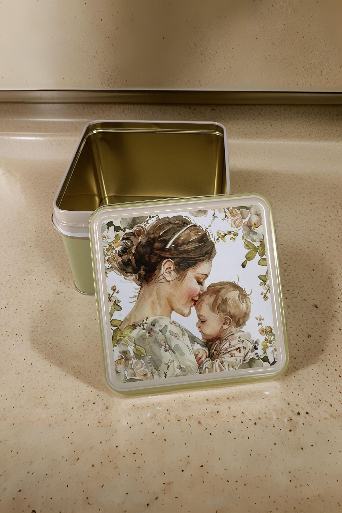 Canım Annem Desenli Kare Metal Saklama Kabı 15.8 x 15.8 x 8.7 cm, 2.2 lt