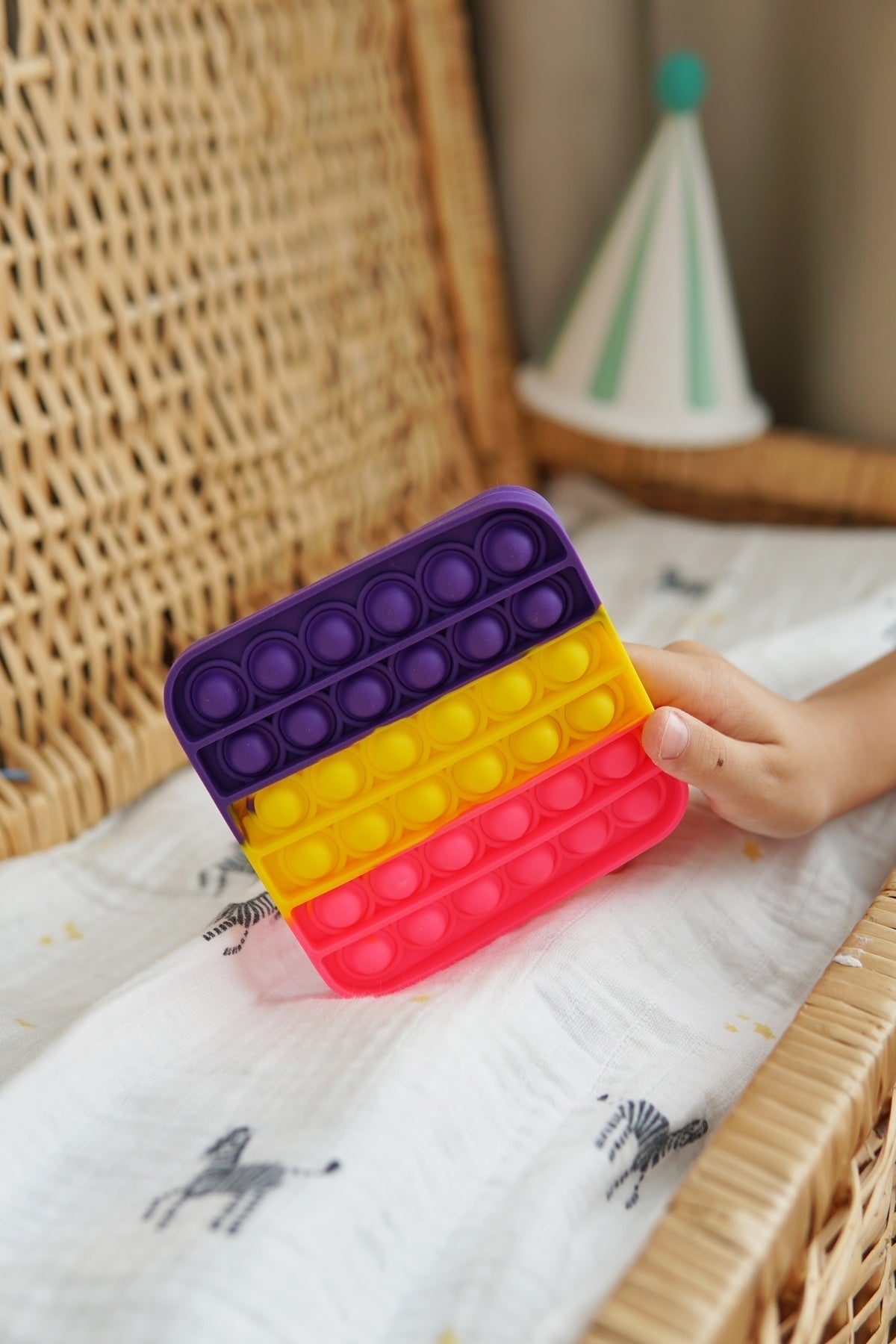 Kare Gökkuşağı Renkli Pop It Push Bubble Popit Oyuncak, Eğitici Oyuncak, 12 x 12 cm