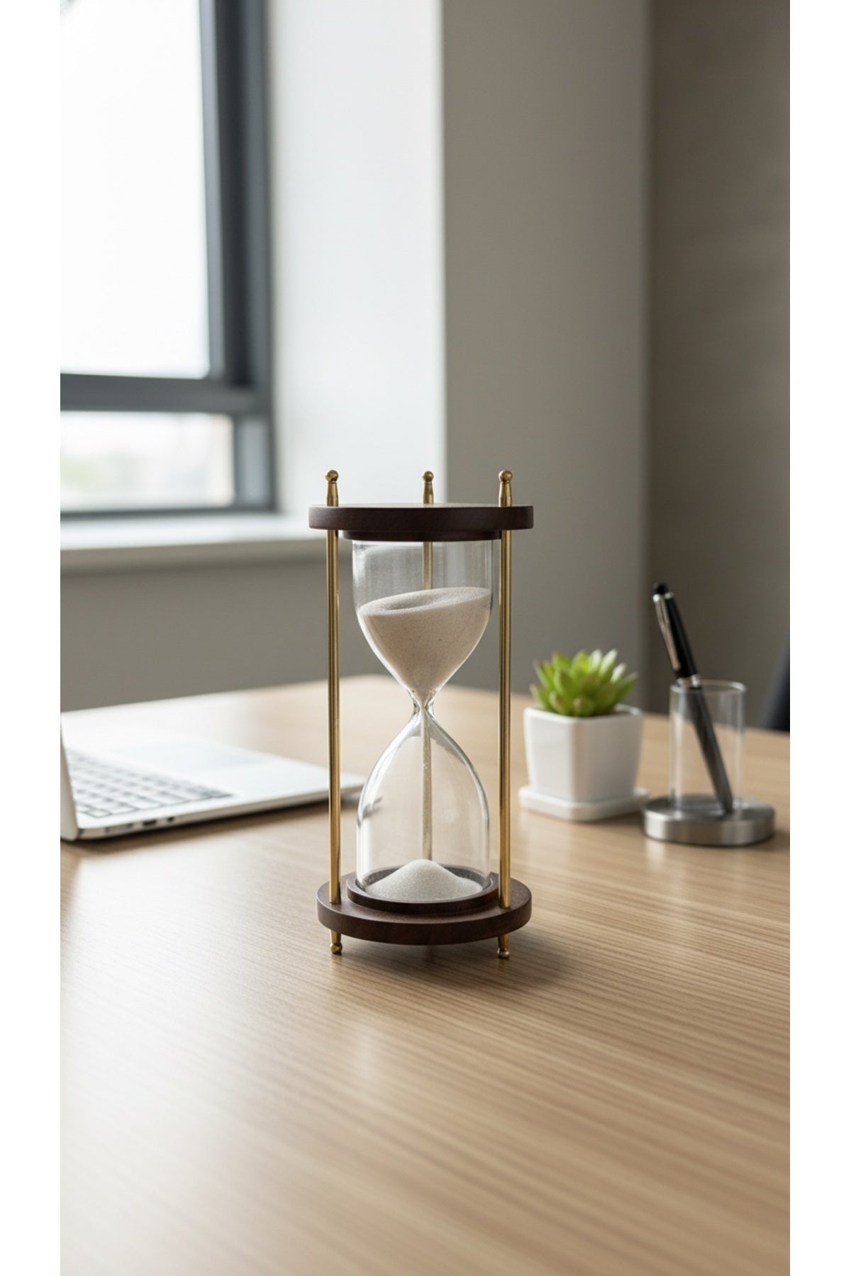Evle Ahşap Kaideli Dekoratif Kum Saati 14 cm Beyaz Kumlu Altın Rengi Metal Lüks Vintage Ofis Hediyelik