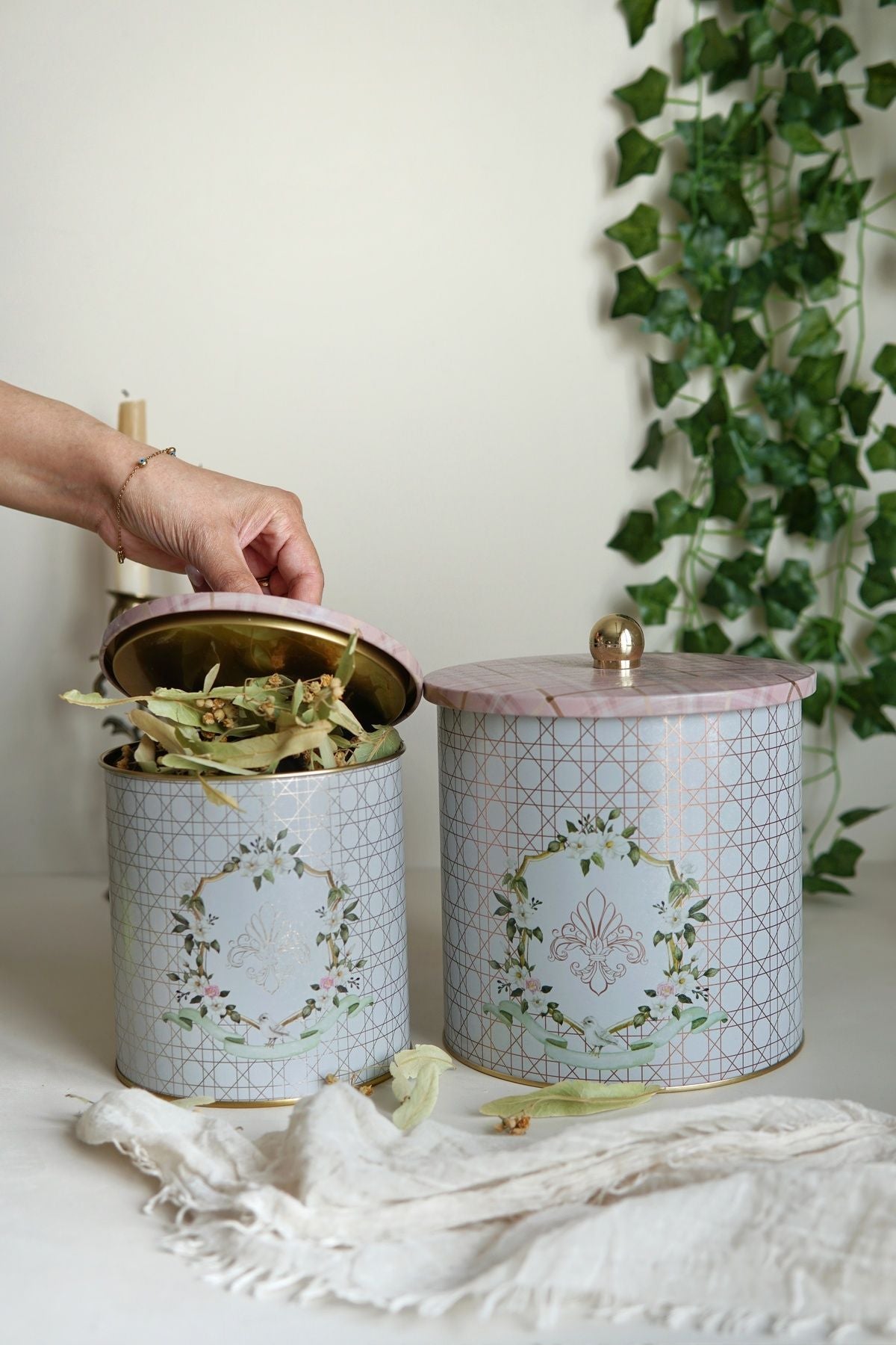 Rosy Desenli Metal Saklama Kabı 2'li Set 2.1 Litre + 4.1 Litre Erb48u7