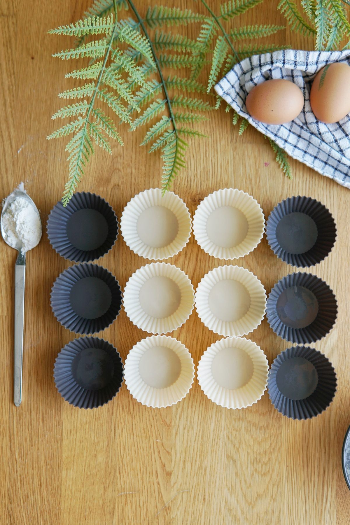 12'li Tırtıklı Silikon Muffin Kalıbı, Platinium Silikon