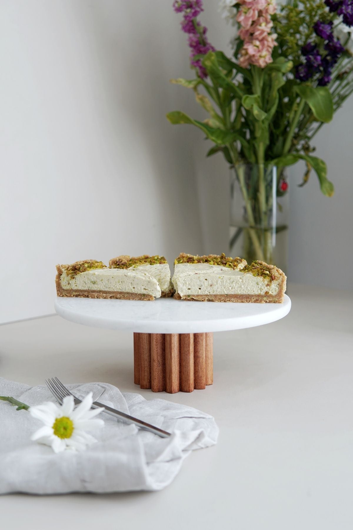 Fanuslu Kek Standı Ruffles Ayak, Beyaz Mermer, 25 cm