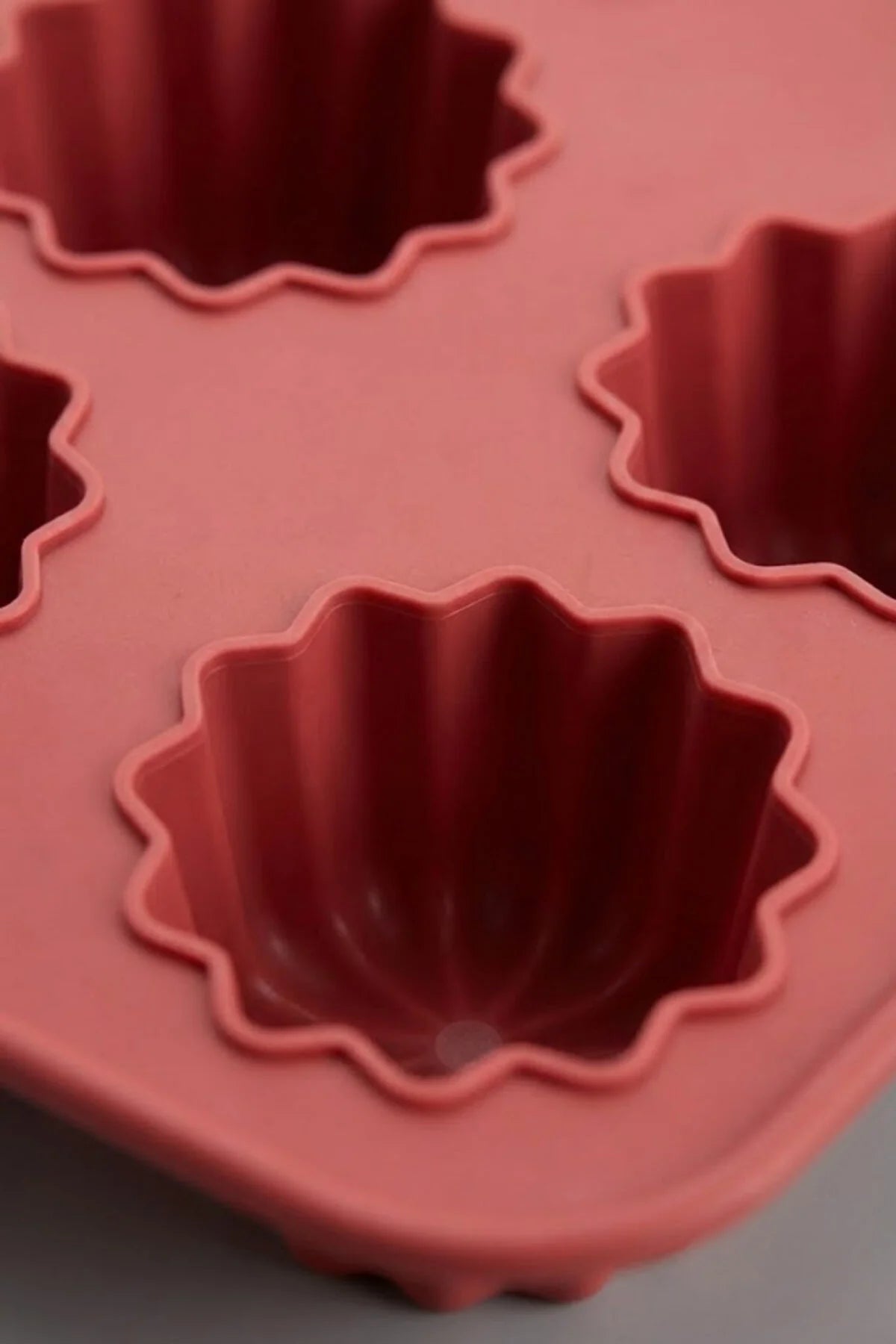 16 Gözlü Silikon Çiçek Kek Kalıbı – Derin Mini Çiçek Form, Yapışmaz Fırın Kalıbı (24,5 x 24,5 cm)