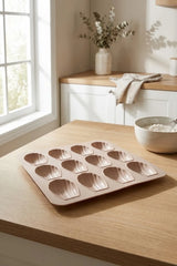 12 Gözlü Silikon Deniz Kabuğu Kek Kalıbı – Mini Kabuk Desenli, Yapışmaz Fırın Kalıbı 24,5 x 24,5 cm