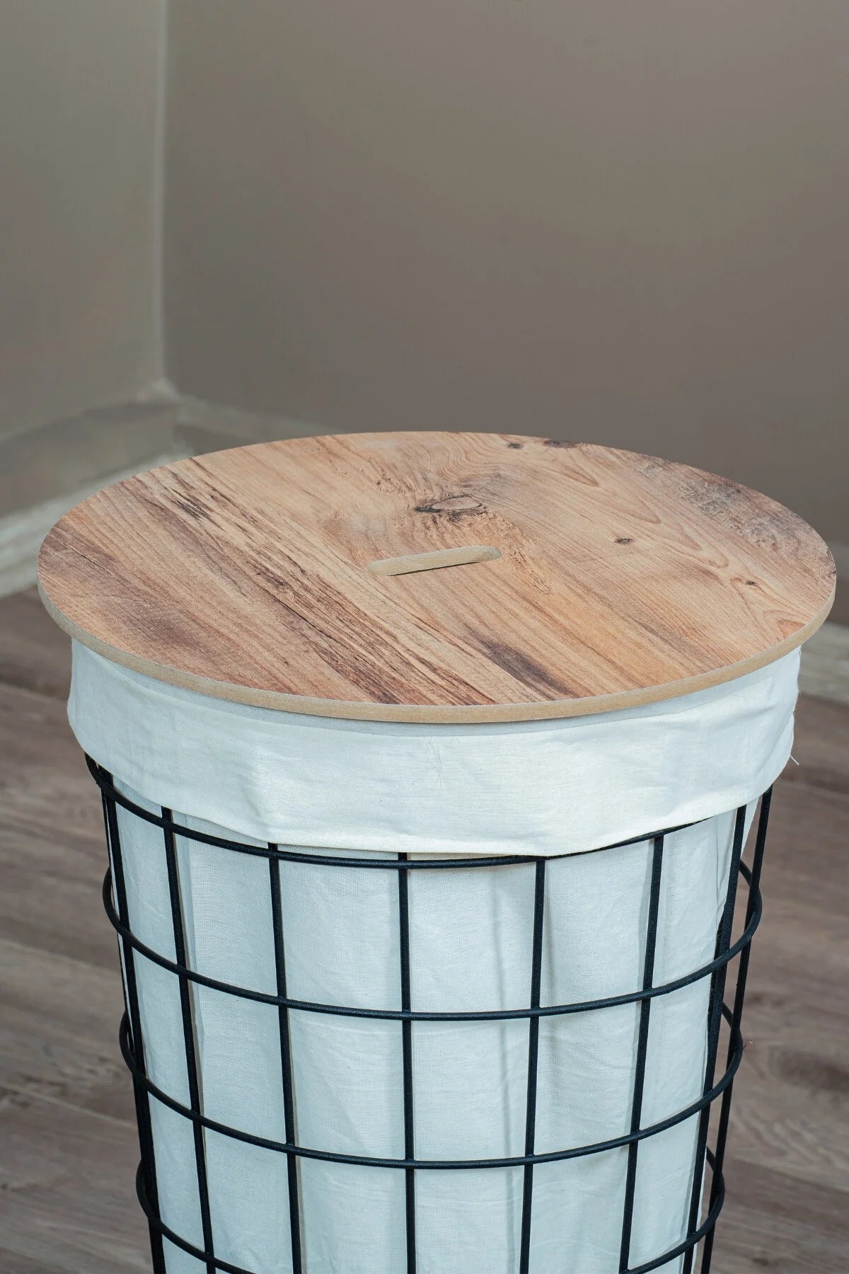 Dekoratif Yuvarlak Çamaşır Sepeti Metal Gövdeli Bez Torbalı Kirli Sepeti